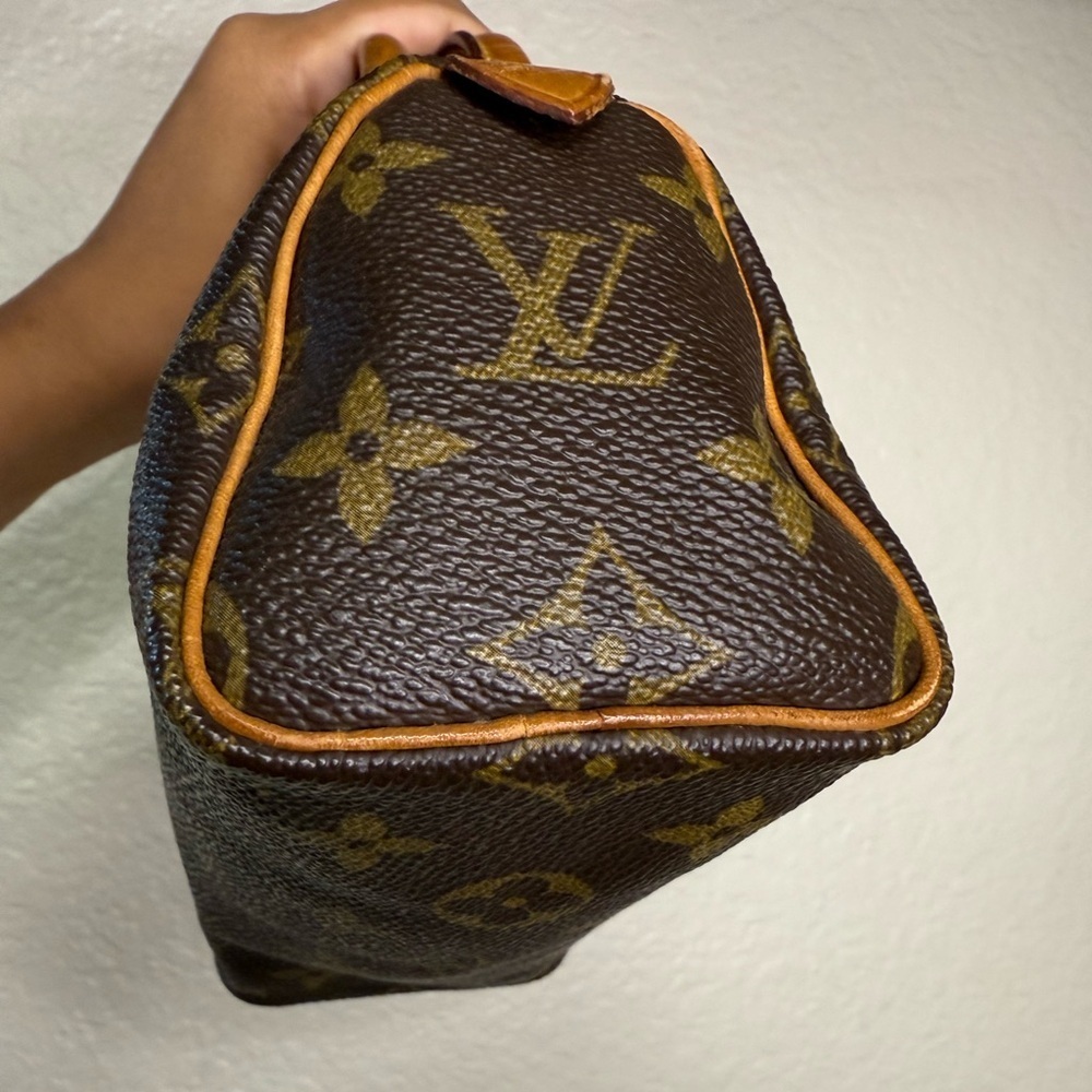 Louis Vuitton Monogram Mini Speedy - Picture 10 of 16
